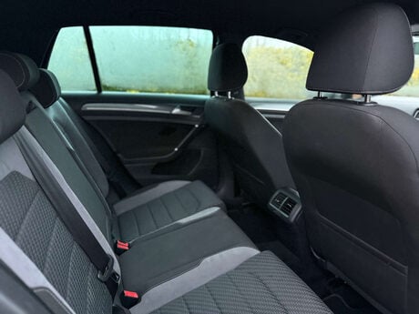 Volkswagen Golf 2.0 Golf R-Line TDI BlueMotion Technology Semi-Auto 5dr 4