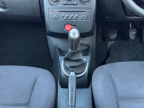 Renault Clio 1.4 Clio Dynamique 3dr 20