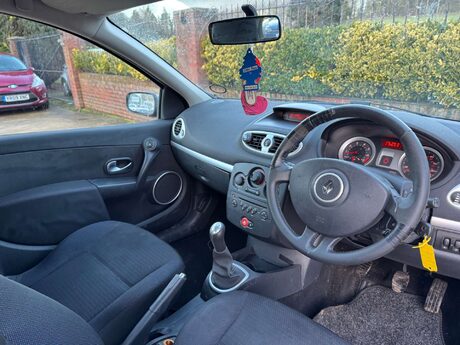 Renault Clio 1.4 Clio Dynamique 3dr 14