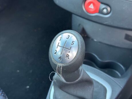 Renault Clio 1.4 Clio Dynamique 3dr 18