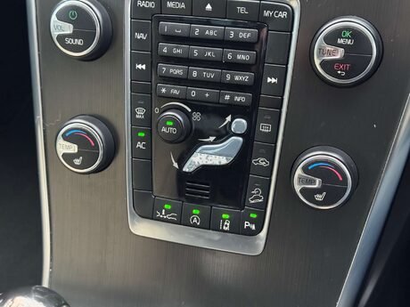 Volvo XC60 2.4 XC60 SE Luxury Nav D5 AWD 4WD 5dr 30