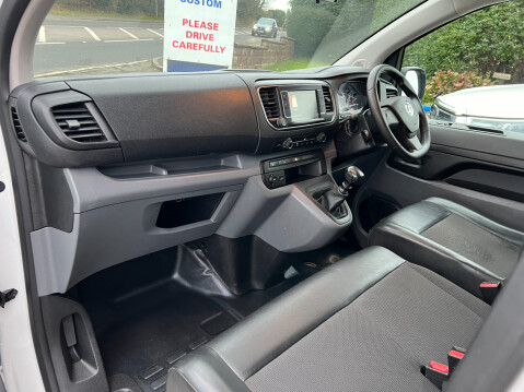 Vauxhall Vivaro L2H1 2900 DYNAMIC S/S Twin Side Loading 41,000 Miles 9