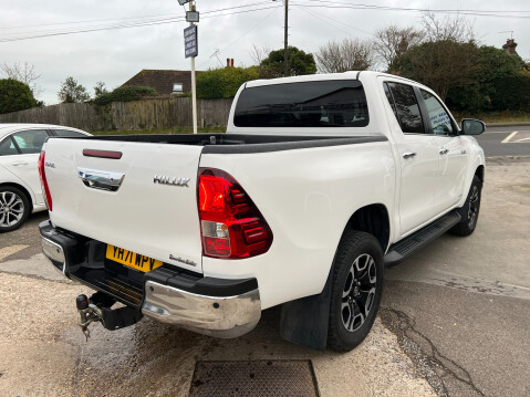 Toyota Hilux INVINCIBLE 4WD D-4D DCB 90,000 Miles 3
