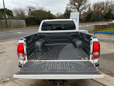 Toyota Hilux INVINCIBLE 4WD D-4D DCB 90,000 Miles 4