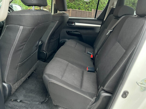 Toyota Hilux INVINCIBLE 4WD D-4D DCB 90,000 Miles 10