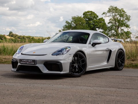 Porsche 718 CAYMAN GT4 3