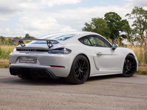 Porsche 718 CAYMAN GT4 4