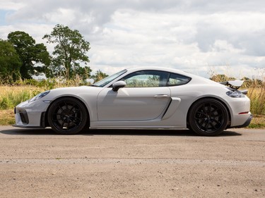 Porsche 718 CAYMAN GT4 4