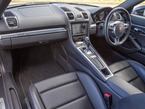 Porsche 9871 Cayman interior with Extended Leather to Dashboard