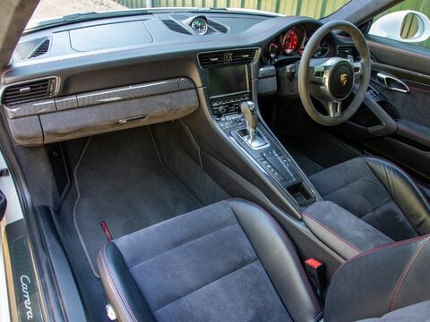 Porsche 911 CARRERA GTS PDK 29