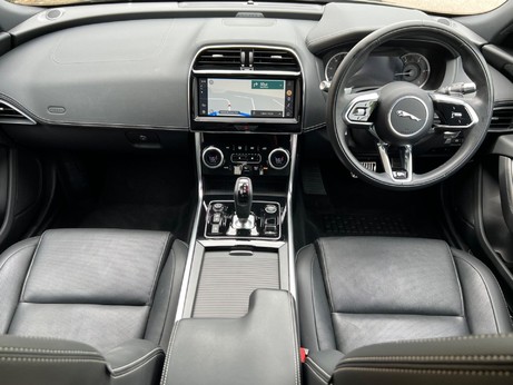 Jaguar XE 2.0 D200 MHEV R-Dynamic Black Auto Euro 6 (s/s) 4dr 14