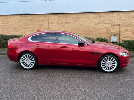 Jaguar XE 2.0d Portfolio Auto AWD Euro 6 (s/s) 4dr 7