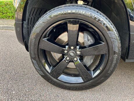 Land Rover Defender 3.0 D250 MHEV X-Dynamic SE Auto 4WD Euro 6 (s/s) 3dr 40