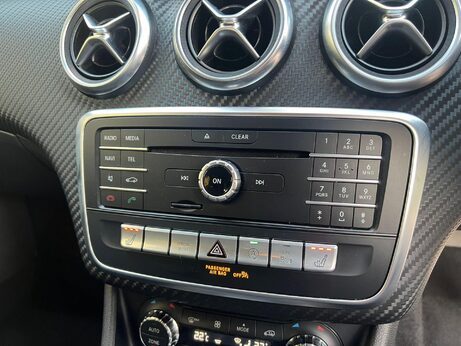 Mercedes-Benz A Class 1.6 A200 AMG Line (Premium) 7G-DCT Euro 6 (s/s) 5dr 11