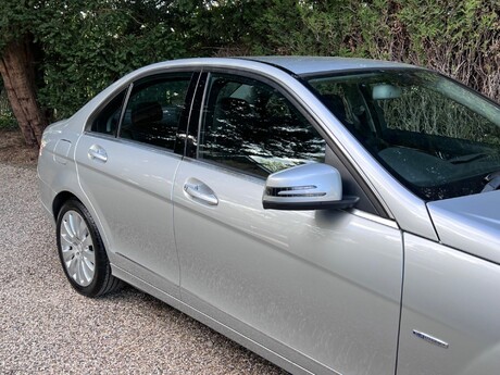 Mercedes-Benz C Class 2.1 C220 CDI BlueEfficiency Elegance Auto Euro 5 4dr 9
