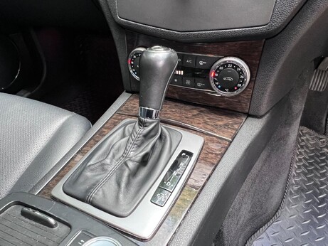 Mercedes-Benz C Class 2.1 C220 CDI BlueEfficiency Elegance Auto Euro 5 4dr 11