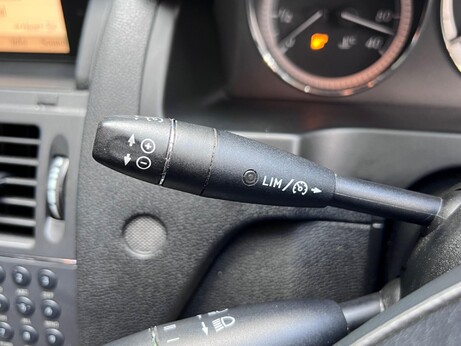 Mercedes-Benz C Class 2.1 C220 CDI BlueEfficiency Elegance Auto Euro 5 4dr 29