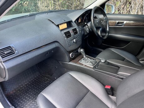 Mercedes-Benz C Class 2.1 C220 CDI BlueEfficiency Elegance Auto Euro 5 4dr 52