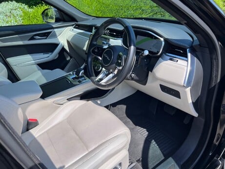 Jaguar F-Pace 2.0 D200 MHEV R-Dynamic SE Auto AWD Euro 6 (s/s) 5dr 13