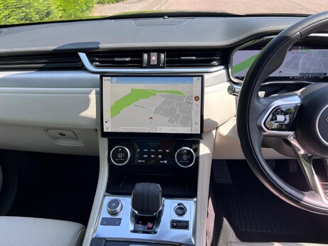 Jaguar F-Pace 2.0 D200 MHEV R-Dynamic SE Auto AWD Euro 6 (s/s) 5dr 15