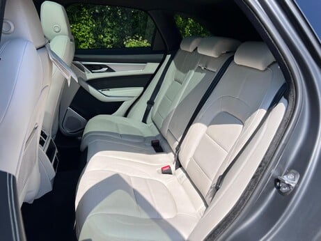 Jaguar F-Pace 2.0 D200 MHEV R-Dynamic SE Auto AWD Euro 6 (s/s) 5dr 24