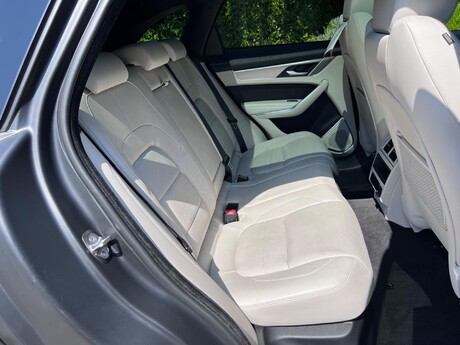 Jaguar F-Pace 2.0 D200 MHEV R-Dynamic SE Auto AWD Euro 6 (s/s) 5dr 29