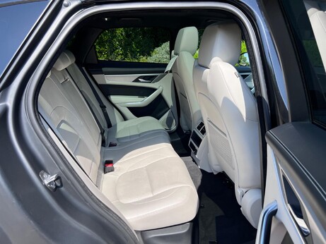 Jaguar F-Pace 2.0 D200 MHEV R-Dynamic SE Auto AWD Euro 6 (s/s) 5dr 26