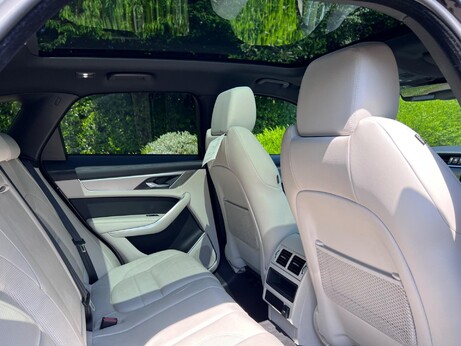 Jaguar F-Pace 2.0 D200 MHEV R-Dynamic SE Auto AWD Euro 6 (s/s) 5dr 27
