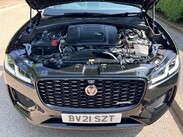 Jaguar F-Pace 2.0 D200 MHEV R-Dynamic SE Auto AWD Euro 6 (s/s) 5dr 34