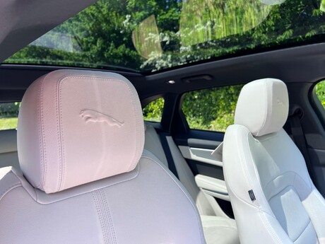 Jaguar F-Pace 2.0 D200 MHEV R-Dynamic SE Auto AWD Euro 6 (s/s) 5dr 44
