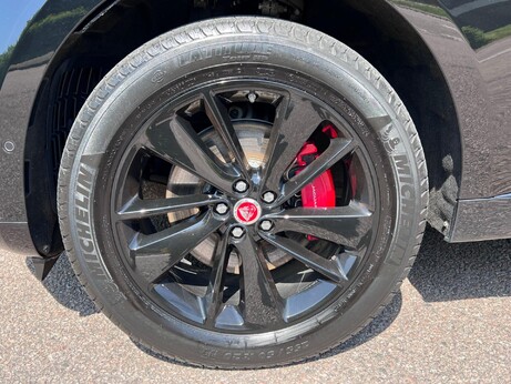 Jaguar F-Pace 2.0 D200 MHEV R-Dynamic SE Auto AWD Euro 6 (s/s) 5dr 42