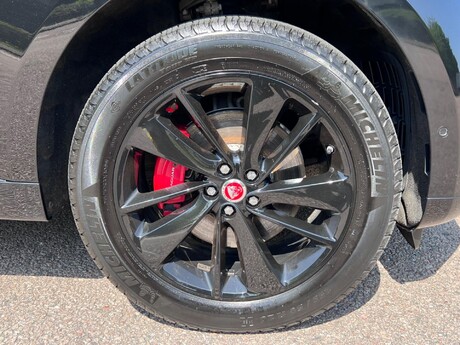 Jaguar F-Pace 2.0 D200 MHEV R-Dynamic SE Auto AWD Euro 6 (s/s) 5dr 47