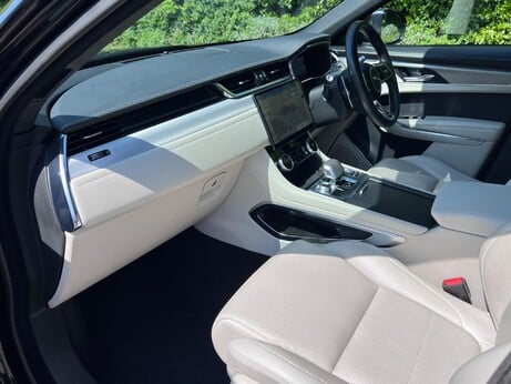 Jaguar F-Pace 2.0 D200 MHEV R-Dynamic SE Auto AWD Euro 6 (s/s) 5dr 59