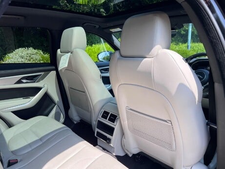 Jaguar F-Pace 2.0 D200 MHEV R-Dynamic SE Auto AWD Euro 6 (s/s) 5dr 60