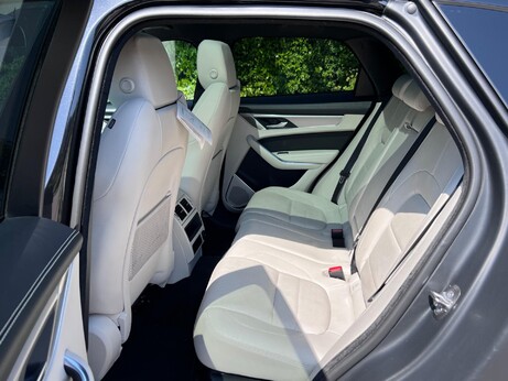 Jaguar F-Pace 2.0 D200 MHEV R-Dynamic SE Auto AWD Euro 6 (s/s) 5dr 61
