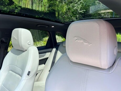Jaguar F-Pace 2.0 D200 MHEV R-Dynamic SE Auto AWD Euro 6 (s/s) 5dr 62