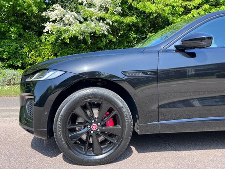 Jaguar F-Pace 2.0 D200 MHEV R-Dynamic SE Auto AWD Euro 6 (s/s) 5dr 64