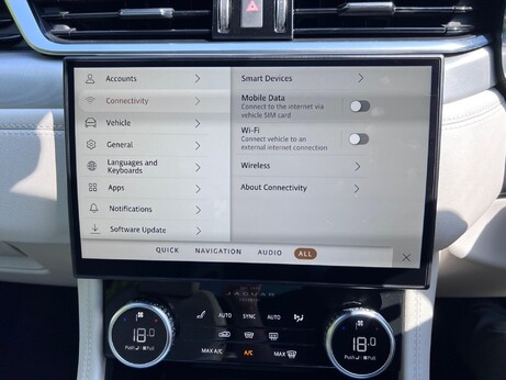 Jaguar F-Pace 2.0 D200 MHEV R-Dynamic SE Auto AWD Euro 6 (s/s) 5dr 66
