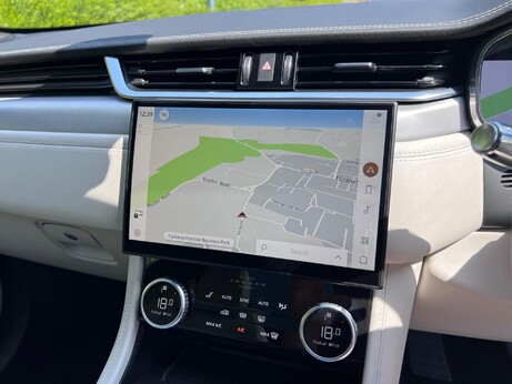 Jaguar F-Pace 2.0 D200 MHEV R-Dynamic SE Auto AWD Euro 6 (s/s) 5dr 74