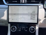 Jaguar F-Pace 2.0 D200 MHEV R-Dynamic SE Auto AWD Euro 6 (s/s) 5dr 81