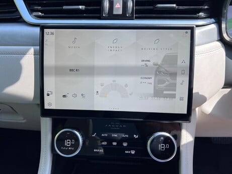 Jaguar F-Pace 2.0 D200 MHEV R-Dynamic SE Auto AWD Euro 6 (s/s) 5dr 77
