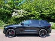 Jaguar F-Pace 2.0 D200 MHEV R-Dynamic SE Auto AWD Euro 6 (s/s) 5dr 3