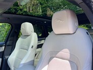 Jaguar F-Pace 2.0 D200 MHEV R-Dynamic SE Auto AWD Euro 6 (s/s) 5dr 4