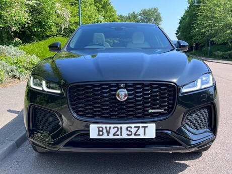 Jaguar F-Pace 2.0 D200 MHEV R-Dynamic SE Auto AWD Euro 6 (s/s) 5dr 4