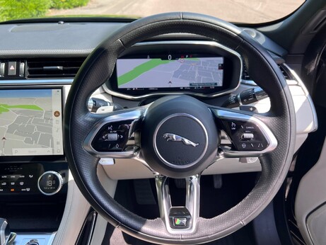 Jaguar F-Pace 2.0 D200 MHEV R-Dynamic SE Auto AWD Euro 6 (s/s) 5dr 10