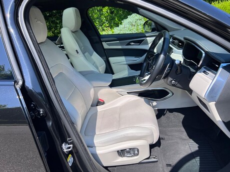Jaguar F-Pace 2.0 D200 MHEV R-Dynamic SE Auto AWD Euro 6 (s/s) 5dr 16