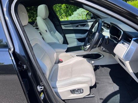 Jaguar F-Pace 2.0 D200 MHEV R-Dynamic SE Auto AWD Euro 6 (s/s) 5dr 12