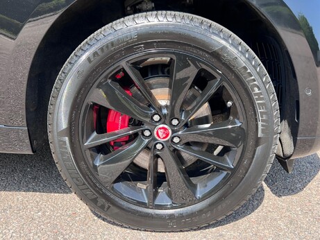 Jaguar F-Pace 2.0 D200 MHEV R-Dynamic SE Auto AWD Euro 6 (s/s) 5dr 43