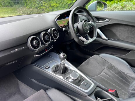 Audi TT 2.0 TFSI S line Euro 6 (s/s) 3dr 21