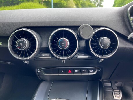 Audi TT 2.0 TFSI S line Euro 6 (s/s) 3dr 23